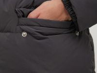 Стеганый пуховик с поясом и капюшоном