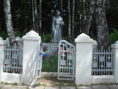 Братская могила с захоронением воинов, погибших в период Великой Отечественной войны 1941-1945 гг.