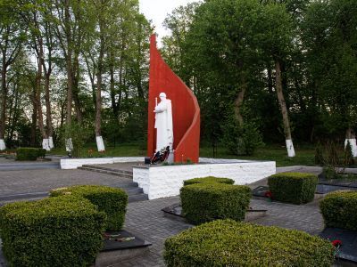 Мемориальный комплекс на братской могиле советских воинов, погибших при взятии  города Фишхаузена в апреле 1945 года (ск. В.В. Моргунов)
