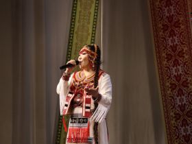 В День народного единства в Якутске юным якутянам вручили первые паспорта