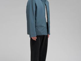 Легкий пуховик с натуральным утеплителем