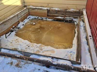 Зловонная осада: дом жительницы Якутска третий год подряд заливает фекальными водами