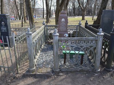 Могила командира партизанского полка им. Сергея Лазо В.В.Казубского (1906-1958)