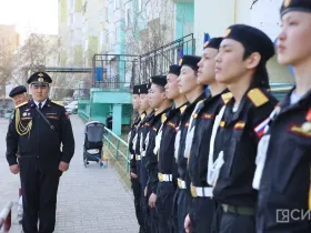 В Якутске чествовали ветерана Великой Отечественной войны в рамках акции «Поём двором»