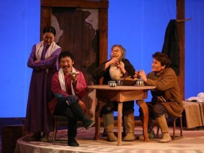 Майская афиша Саха театра: от новых постановок до русской классики