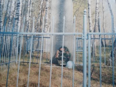 Братская могила советских воинов, погибших в боях с немецко-фашистскими захватчиками