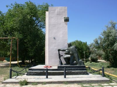 Памятный знак в честь воинов-односельчан, погибших в годы Великой Отечественной войны