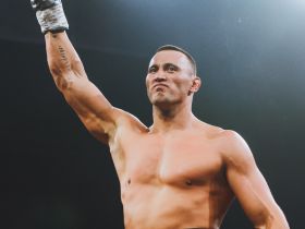 Якутский борец Айаал Лазарев нокаутировал соперника