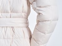 Пуховое стеганое пальто с поясом