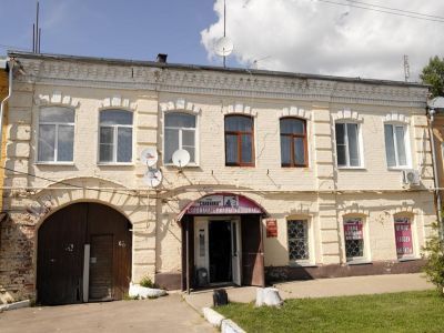 Дом с лавками