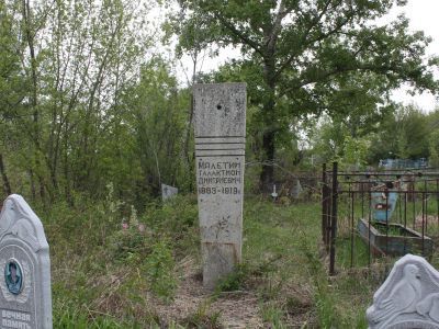 Могила Г.Д. Малетина, комиссара просвещения г. Бийска