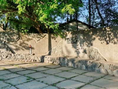 Памятный знак на месте гибели советских граждан - жертв фашистского террора, где в годы Великой Отечественной войны находился участок противотанкового рва