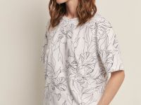 Футболка свободного силуэта с цветочным принтом