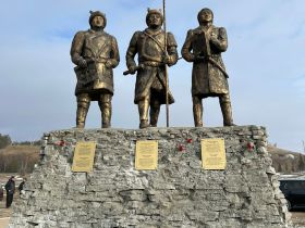 В Якутии открыли памятник Тыгын Дархану и его потомкам