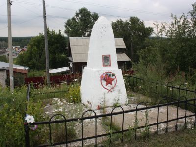 Братская могила партизан