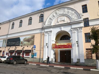 Здание Тверской филармонии с фрагментами западной линии северного корпуса Тверского Гостиного двора