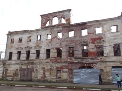 Дом доходный купцов Хлебниковых с флигелем Щениковых. Здание городского театра