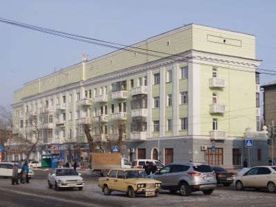 Дом жилой со встроенным магазином