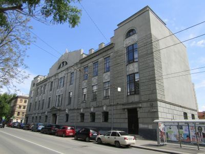 Здание коммерческого собрания, 1864 г., надстройка 1909 г. – арх. М.Г.Зацепин