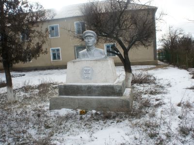 Бюст Героя гражданской войны Х.Б.Канукова