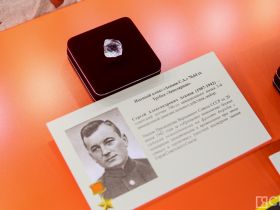 В Якутии открылась выставка «Алмазы героев России»