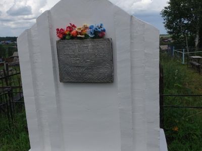 Братская могила 12 партизан, погибших в Улюкольском бою в декабре 1919 г.
