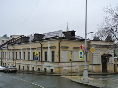 Восточный жилой флигель со службами, 1819 г., 1876-1880-е гг., 1895 г., архитектор В.А.Коссов