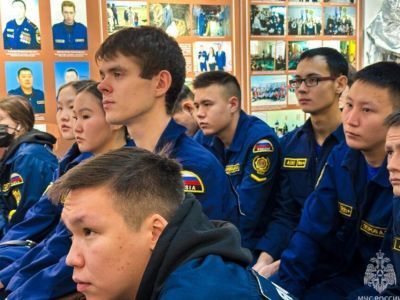 Что значит быть дознавателем: студенты Якутска узнали о профессии на встрече с экспертами МЧС