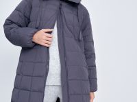 Пуховое пальто с капюшоном