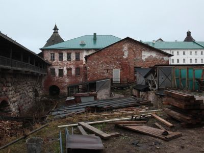 Келейный корпус к югу от Казначейского корпуса