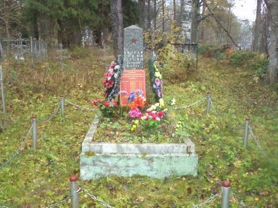 Братская могила 14  воинов Советской Армии, погибших в период Великой Отечественой войны 1941-1945 гг.