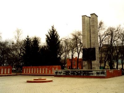 Братская могила воинов, погибших в годы гражданской и Великой Отечественной войн