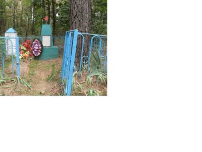 Братская могила 5 советских воинов, погибших в 1943 г. в боях с немецко-фашистскими захватчиками