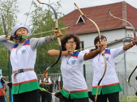 Спортсмены из Вилюйского района победили в командном первенстве по стрельбе из традиционного лука