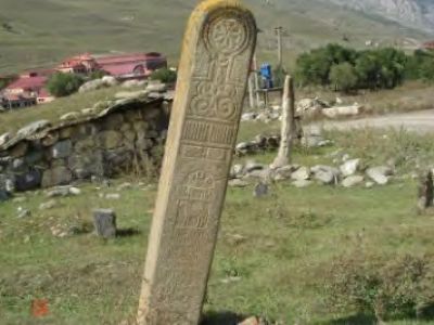 Цырт Тохтиева (надгробный памятник)