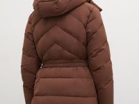 Стеганый пуховик с поясом и капюшоном