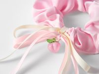 Розовая резинка для волос со сборками и бантиком Глория Джинс