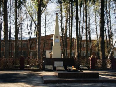 Братская могила с захоронением воинов, павших в боях в период Великой Отечественной войны 1941—1945 годов