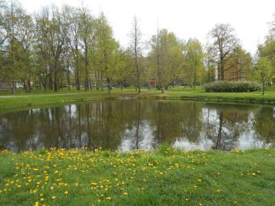 Усадьба Х.Е. Лазарева (дом постройки 1950-х гг., территория с прудом, элементами исторической планировки и зелеными насаждениями)