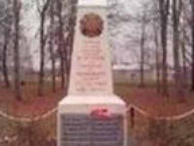 Братская могила воинов Советской Армии, погибших в 1944 г.