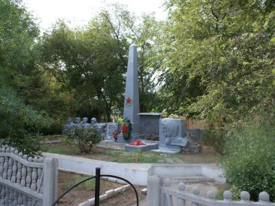 Памятный знак в честь воинов-односельчан, погибших в годы Великой Отечественной войны