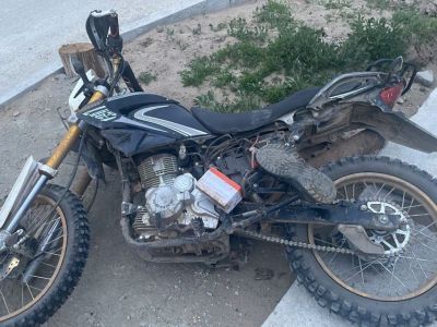 Два человека пострадали, наехав на мотоцикле на лошадь в Намском районе Якутии