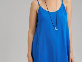 Свободное платье миди на бретелях