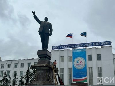 Памятник Ленину в Якутске снова снимут с постамента