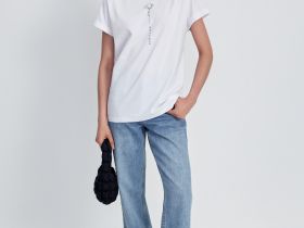 Футболка с круглым вырезом