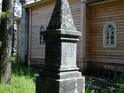 Обелиск в честь посещения скита Митрополитом Петербургским и Новгородским