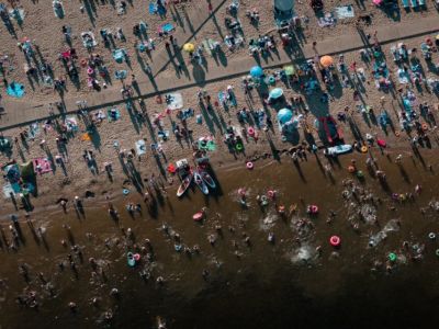 В жару пляж Якутска посещают около 10 тысяч человек в день