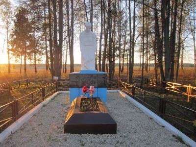 Братская могила с захоронением воинов, погибших в период Великой Отечественной войны 1941-1945 гг.