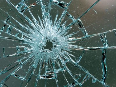 В Якутске мужчина из ревности разбил окно квартиры