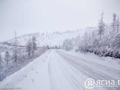 В Якутии спасатели помогли водителю, чей автомобиль заглох на трассе в 50-градусный мороз
